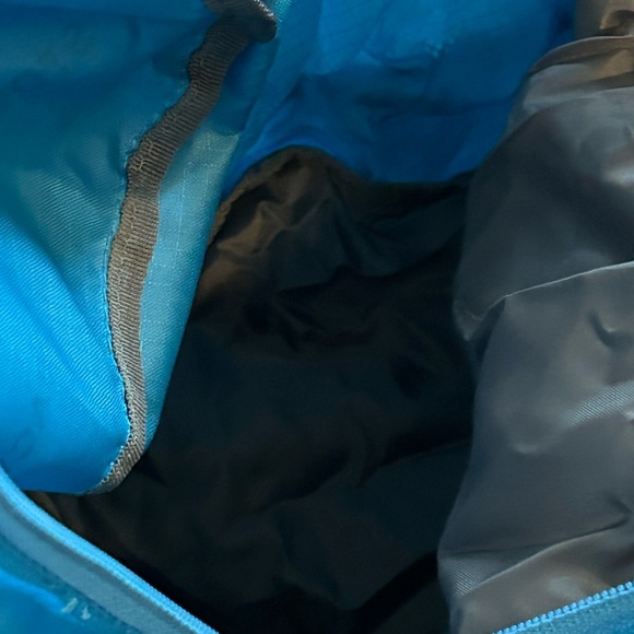 Eddie Bauer stow-away backpack - Picture 3 of 4